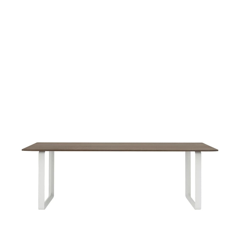 Se Muuto 70/70 spisebord 225x90 cm Solid Smoked Oak/White ❤ Kæmpe udvalg i Muuto ❤ Hurtig levering: 1 - 2 Hverdage samt billig fragt - Varenummer: NDN-545608-01 og barcode / Ean: &