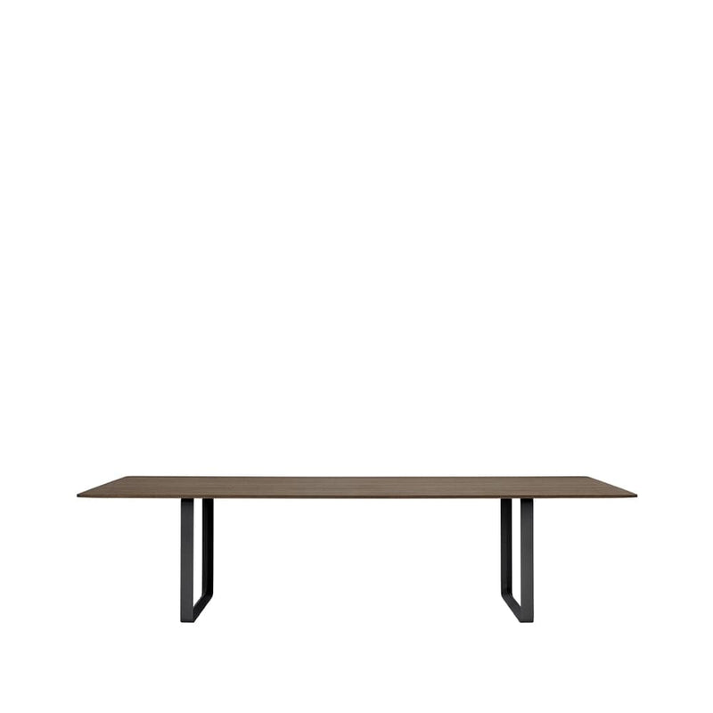 Se Muuto 70/70 spisebord 295x108 cm Solid Smoked Oak/Black ❤ Kæmpe udvalg i Muuto ❤ Hurtig levering: 1 - 2 Hverdage samt billig fragt - Varenummer: NDN-545625-01 og barcode / Ean: &