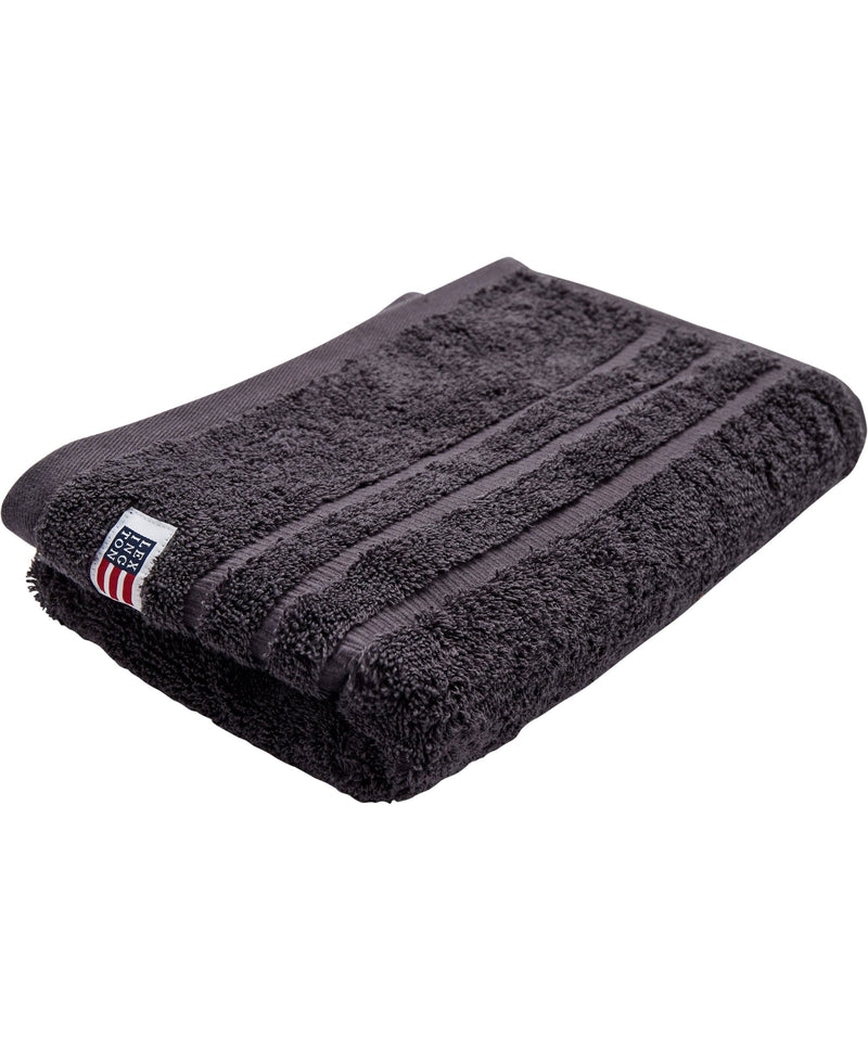 Se Lexington Lexington Original Towel Charcoal Str 50 x 70 cm - Håndklæder Bomuld ❤ Stort online udvalg i Lexington ❤ Meget billig fragt og hurtig levering: 1 - 2 hverdage - Varenummer: MGS-S00211787 og barcode / Ean: 7321301005963 på lager - Udsalg på Bolig - Tekstiler & puder - Håndklæder Spar op til 55% - Over 1354 kendte brands på udsalg