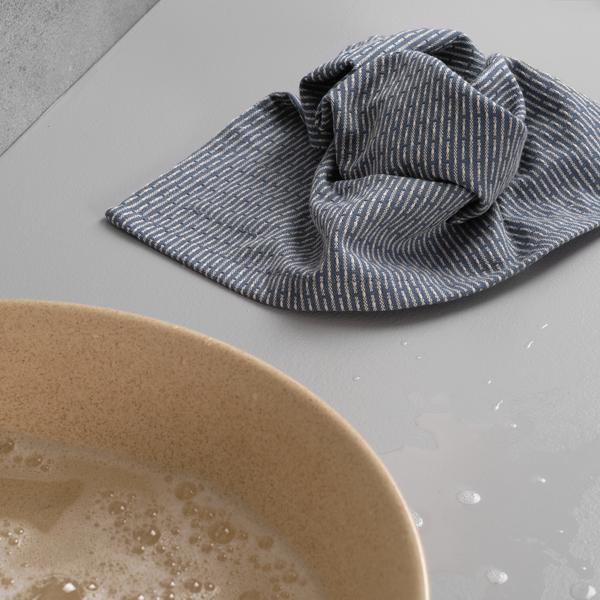 Se The Organic Company - Kitchen Cloth - Karklud Grey Blue Stone ✔ Kæmpe udvalg i  The Organic Company ✔ Hurtig levering: 1 - 2 Hverdage samt billig fragt - Varenummer: KRZ-k477 og barcode / Ean:  på lager - Udsalg på Bolig Spar op til 64% - Over 1354 design mærker på udsalg