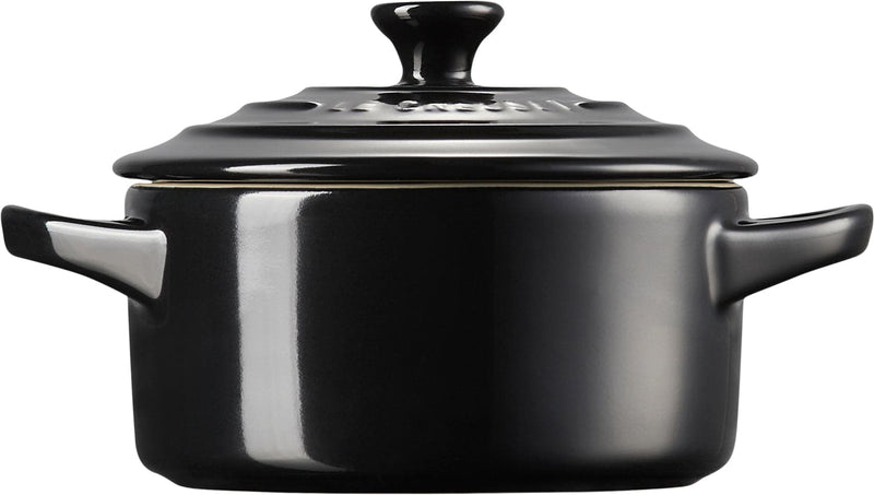 Se Le Creuset Mini Gryde 10 Black BK Str 10cm - Støbejernsgryder ❤ Stort online udvalg i Le Creuset ❤ Meget billig fragt og hurtig levering: 1 - 2 hverdage - Varenummer: MGS-S11466590 og barcode / Ean: 843251110612 på lager - Udsalg på Bolig - Køkkenudstyr - Gryder & pander - Støbejernsgryder Spar op til 66% - Over 1324 kendte brands på udsalg