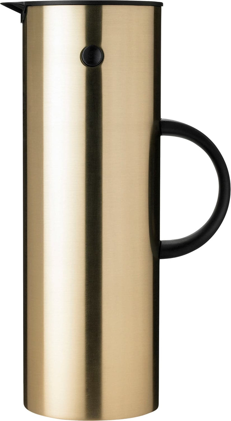 Se Stelton Em77 Termokande 1 l, Brushed Brass Str 1 - Termokander ❤ Stort online udvalg i Stelton ❤ Meget billig fragt og hurtig levering: 1 - 2 hverdage - Varenummer: MGS-S00594258 og barcode / Ean: 5709846029675 på lager - Udsalg på Bolig - Køkkenudstyr - Kaffe & te - Termokander Spar op til 57% - Over 1334 design brands på udsalg