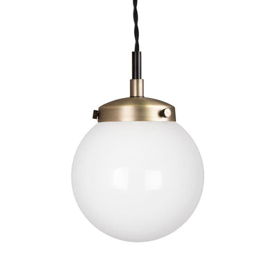 Se Globen Lighting Alley pendel mini antikmessing/hvid ✔ Kæmpe udvalg i Globen Lighting ✔ Hurtig levering: 1 - 2 Hverdage samt billig fragt - Varenummer: KTT-531435-01 og barcode / Ean: '7319432407510 på lager - Udsalg på Belysning - Lamper - Loftslamper & pendler Spar op til 58% - Over 1112 kendte brands på udsalg