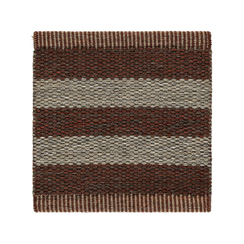 Se Kasthall Narrow Stripe Icon tæppe Red clay 300x195 cm ❤ Kæmpe udvalg i Kasthall ❤ Hurtig levering: 1 - 2 Hverdage samt billig fragt - Varenummer: NDN-554417-01 og barcode / Ean: &