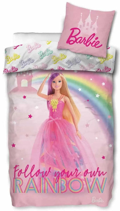 Se Barbie sengetøj - 140x200 cm - Barbie - Rainbow sengesæt - 2 i 1 design - Dynebetræk i 100% bomuld ❤ Kæmpe udvalg i Licens ❤ Hurtig levering: 1 - 2 Hverdage samt billig fragt - Varenummer: THX-99255-1 og barcode / Ean: '5710756067473 på lager - Udsalg på Sengetøj - Børne sengetøj - Børne sengetøj 140x200 cm Spar op til 56% - Over 1324 kendte brands på udsalg