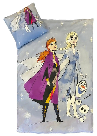 Se Frost sengetøj - 140x200 cm - Olaf, Anna og Elsa - 100% bomulds sengesæt - Frozen ❤ Kæmpe udvalg i Licens ❤ Hurtig levering: 1 - 2 Hverdage samt billig fragt - Varenummer: THX-21435-1 og barcode / Ean: '5706323332860 på lager - Udsalg på Sengetøj - Børne sengetøj - Børne sengetøj 140x200 cm Spar op til 57% - Over 1334 design brands på udsalg