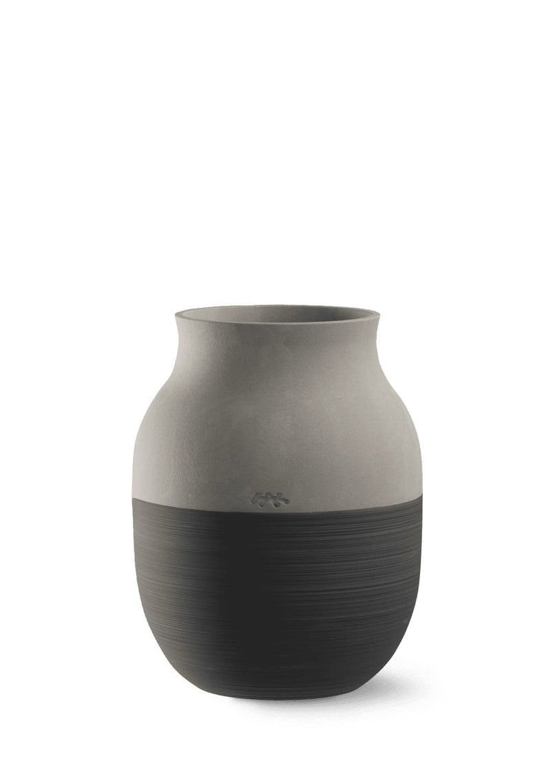 Se Kähler - Omaggio Circulare Vase H20 cm antracitgrå ❤ Kæmpe udvalg i Kähler ❤ Hurtig levering: 1 - 2 Hverdage samt billig fragt - Varenummer: RKTK-K690147 og barcode / Ean: &