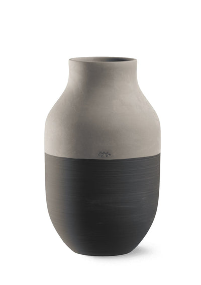 Se Kähler - Omaggio Circulare Vase H31 cm antracitgrå ❤ Kæmpe udvalg i Kähler ❤ Hurtig levering: 1 - 2 Hverdage samt billig fragt - Varenummer: RKTK-K690149 og barcode / Ean: '5703779125138 på lager - Udsalg på Spar op til 66% - Over 1312 kendte brands på udsalg