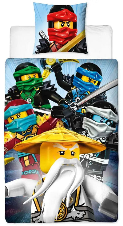 Se Ninjago sengetøj 140x200 cm - Master Wu - Ninjago lego sengetøj børn - 2 i 1 design - Sengesæt i 100% bomuld ❤ Kæmpe udvalg i Licens ❤ Hurtig levering: 1 - 2 Hverdage samt billig fragt - Varenummer: THX-21265-1 og barcode / Ean: '5710348080514 på lager - Udsalg på Sengetøj - Børne sengetøj - Børne sengetøj 140x200 cm Spar op til 67% - Over 1334 design brands på udsalg