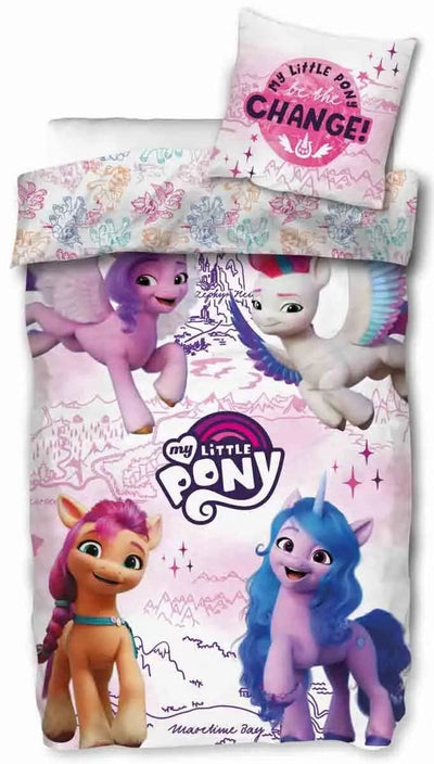 Se My Little Pony sengetøj - 140x200 cm - A new generation - Dynebetræk med 2 i 1 design - 100% bomulds sengesæt ❤ Kæmpe udvalg i Licens ❤ Hurtig levering: 1 - 2 Hverdage samt billig fragt - Varenummer: THX-99252-1 og barcode / Ean: '5710756067442 på lager - Udsalg på Sengetøj - Børne sengetøj - Børne sengetøj 140x200 cm Spar op til 59% - Over 1324 kendte brands på udsalg