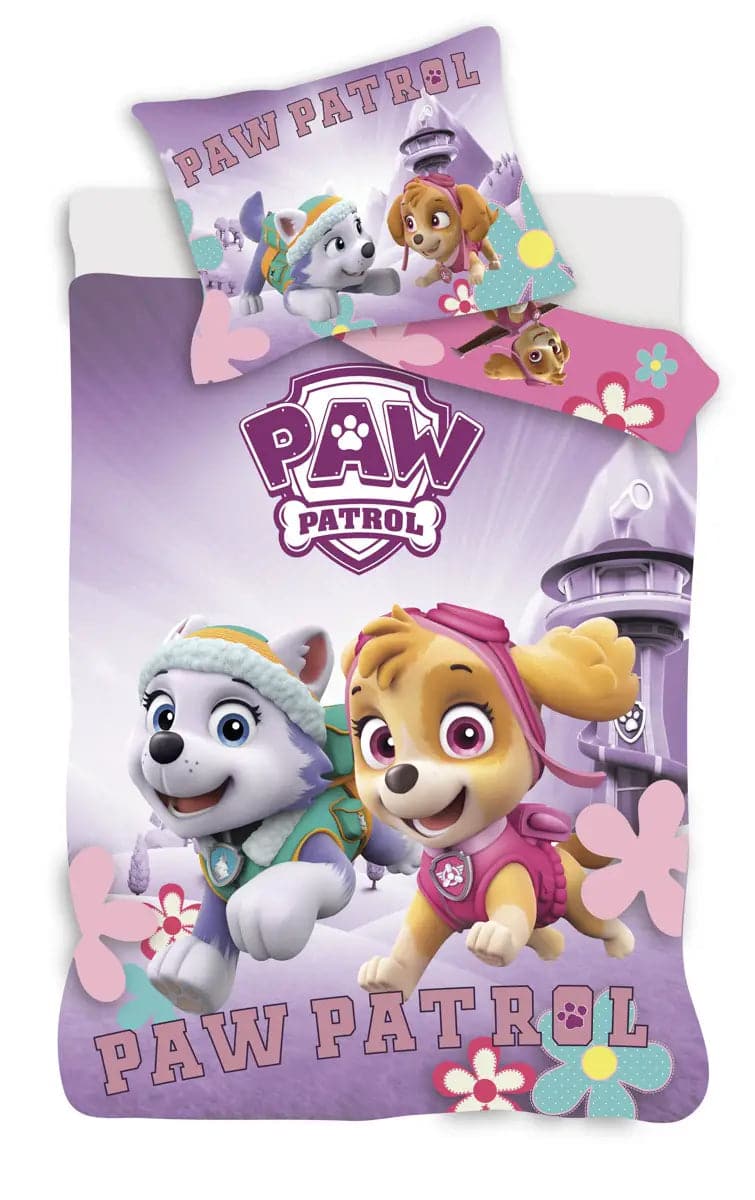 Se Paw Patrol Juniorsengetøj 100x140 cm - Skye og Everest på farten - Vendbart design - 100% bomuld ❤ Kæmpe udvalg i Licens ❤ Hurtig levering: 1 - 2 Hverdage samt billig fragt - Varenummer: THX-1088-8 og barcode / Ean: &