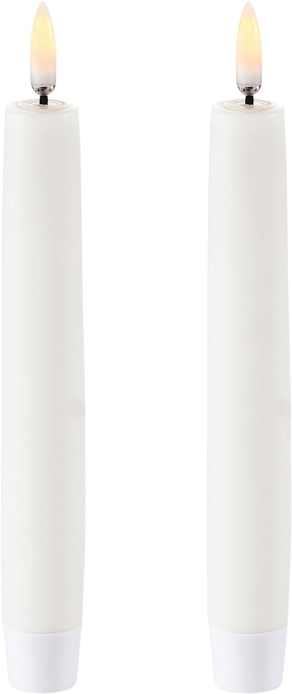 Se Uyuni LED Taper Candle Twin Pack - Nordic White - 2,3 x 15 cm - Led Stearinlys ❤ Stort online udvalg i Uyuni ❤ Meget billig fragt og hurtig levering: 1 - 2 hverdage - Varenummer: MGS-S00568171 og barcode / Ean: 5708311301001 på lager - Udsalg på Bolig - Interiør - Lysestager - LED Stearinlys Spar op til 52% - Over 857 kendte brands på udsalg