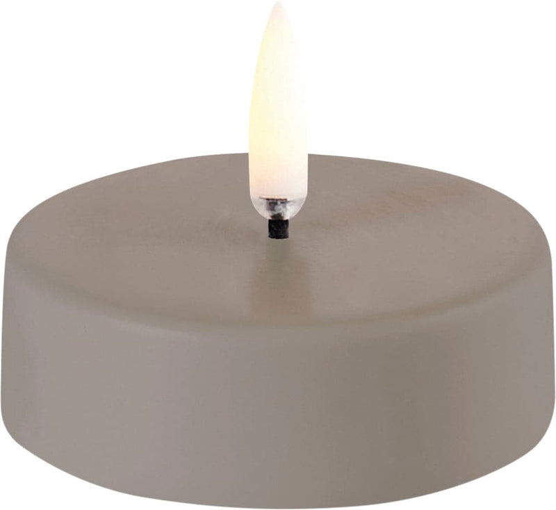 Se Uyuni LED Tealight Maxi, Sandstone wax, Smooth, 6,1x2,2 cm - Led Stearinlys ❤ Stort online udvalg i Uyuni ❤ Meget billig fragt og hurtig levering: 1 - 2 hverdage - Varenummer: MGS-S13046279 og barcode / Ean: 5708311309281 på lager - Udsalg på Bolig - Interiør - Lysestager - LED Stearinlys Spar op til 66% - Over 785 kendte brands på udsalg