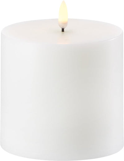 Se Uyuni LED Pillar Candle Nordic White - 10,1 x 10 cm - Led Stearinlys ❤ Stort online udvalg i Uyuni ❤ Meget billig fragt og hurtig levering: 1 - 2 hverdage - Varenummer: MGS-S10689665 og barcode / Ean: 5708311301667 på lager - Udsalg på Bolig - Interiør - Lysestager - LED Stearinlys Spar op til 57% - Over 857 kendte brands på udsalg