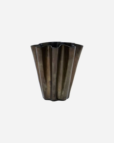 Se House Doctor - Vase, Hdflood, Antique Brown ✔ Kæmpe udvalg i  House Doctor ✔ Hurtig levering: 1 - 2 Hverdage samt billig fragt - Varenummer: KRZ-k1208 og barcode / Ean:  på lager - Udsalg på Bolig Spar op til 56% - Over 1354 design mærker på udsalg