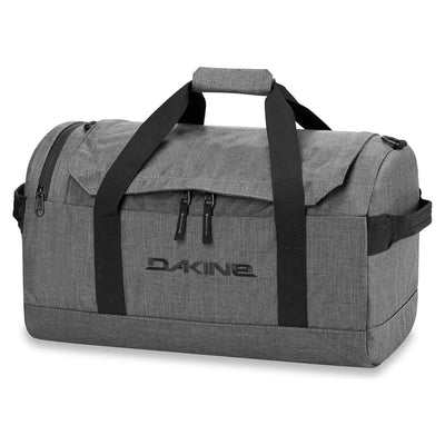 Se Dakine Eq Duffle Bag 35L Carbon 35L ✔ Kæmpe udvalg i  Dakine ✔ Hurtig levering: 1 - 2 Hverdage samt billig fragt - Varenummer: JUCO-D10002934_Carbon og barcode / Ean: '610934333862 på lager - Udsalg på Tasker Spar op til 63% - Over  857 kendte brands på udsalg