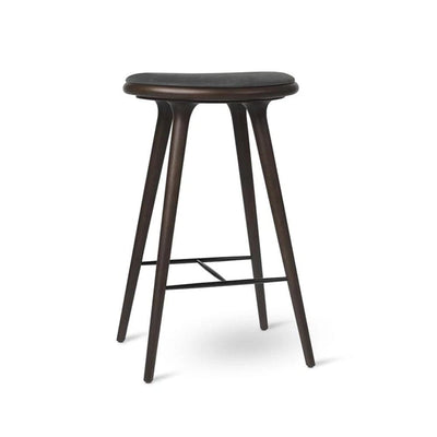 Se Mater Mater high stool barskammel lav 69 cm Læder sort, brunbejdset stel i eg ❤ Kæmpe udvalg i Mater ❤ Hurtig levering: 1 - 2 Hverdage samt billig fragt - Varenummer: NDN-537396-01 og barcode / Ean: '5704794010546 på lager - Udsalg på Furniture - Chairs - Table & Bar Stools Spar op til 61% - Over 1334 design mærker på udsalg