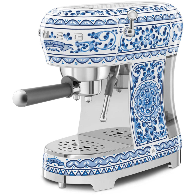 Se Smeg Dolce & Gabbana espressomaskine ✔ Kæmpe udvalg i Smeg ✔ Hurtig levering: 1 - 2 Hverdage samt billig fragt - Varenummer: KTO-ECF02DGBEU og barcode / Ean: &