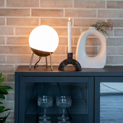 Se Stamford bordlampe i messing og hvidt glas på tilbud! Billigt udsalg - Køb online nu. Hurtig levering, 1-2 hverdage. Spar op til 65%.