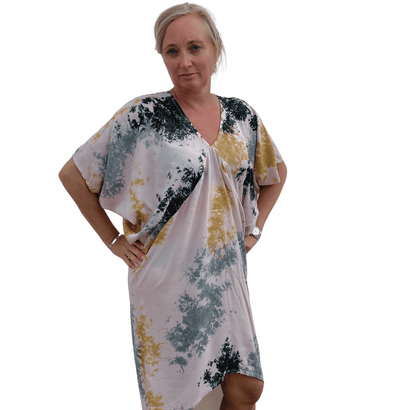 Se Casa W Kaftan/kjole i Tie Dye på udsalg! Billigt tilbud på knælang kjole i str. M/L. Hurtig levering (1-2 dage) og billig fragt. Køb nu!