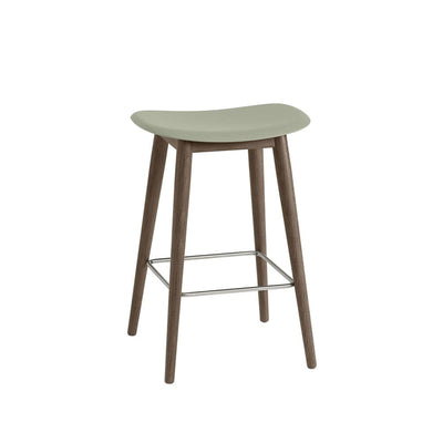 Se Muuto Fiber counter stool 75 cm dusty green, mørkebrunbejdsede ben ❤ Kæmpe udvalg i Muuto ❤ Hurtig levering: 1 - 2 Hverdage samt billig fragt - Varenummer: NDN-537002-01 og barcode / Ean: '5713294890527 på lager - Udsalg på Furniture - Chairs - Table & Bar Stools Spar op til 55% - Over 1334 design mærker på udsalg