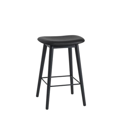 Se Muuto Fiber counter stool 65 cm læder black, sorte ben ❤ Kæmpe udvalg i Muuto ❤ Hurtig levering: 1 - 2 Hverdage samt billig fragt - Varenummer: NDN-546829-01 og barcode / Ean: '5713222894689 på lager - Udsalg på Furniture - Chairs - Table & Bar Stools Spar op til 56% - Over 1354 design mærker på udsalg