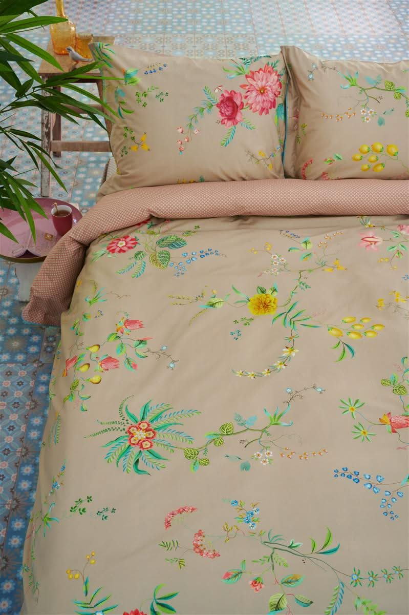 Se Pip Studio sengetøj Fleur Garndeur Khaki på tilbud! Billigt udsalg på duvet cover 140 x 220 + 60 x 63. Hurtig levering, 1-2 hverdage. Køb online nu!