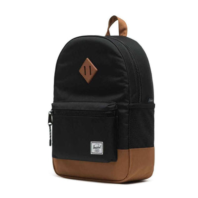 Se Herschel Heritage Rygsæk Youth Black Sadle Brown 16L 16L ✔ Kæmpe udvalg i  Herschel ✔ Hurtig levering: 1 - 2 Hverdage samt billig fragt - Varenummer: JUCO-10312-02462 og barcode / Ean: '828432247660 på lager - Udsalg på Rygsæk Spar op til 62% - Over 1160 kendte mærker på udsalg