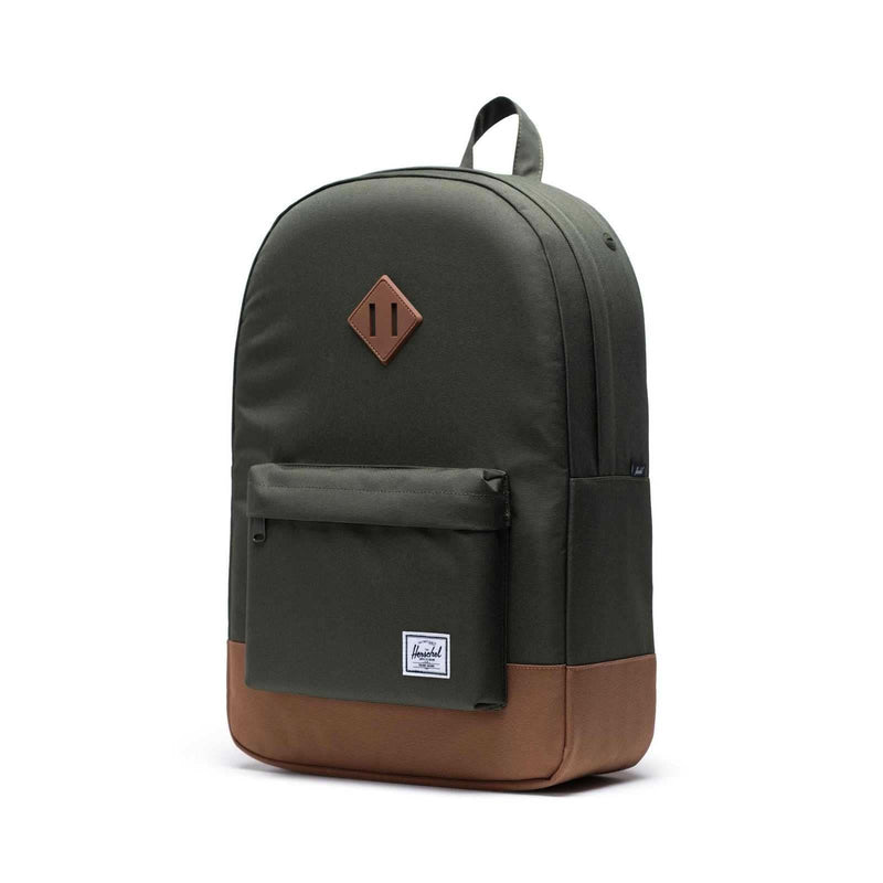 Se Herschel Heritage Rygsæk Dark OliveSaddle Brown 21,5L 21.5L ✔ Kæmpe udvalg i  Herschel ✔ Hurtig levering: 1 - 2 Hverdage samt billig fragt - Varenummer: JUCO-10007-03011 og barcode / Ean: &