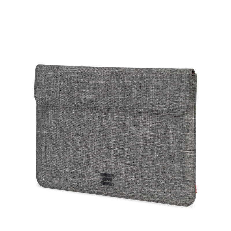 Se Herschel Spokane Sleeve 15" Mac Book Raven Crosshatch One size ✔ Kæmpe udvalg i  Herschel ✔ Hurtig levering: 1 - 2 Hverdage samt billig fragt - Varenummer: JUCO-10193-00919-15 og barcode / Ean: &