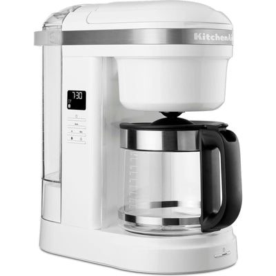 Se KitchenAid Classic 5KCM1208EWH kaffemaskine, Hvid ✔ Kæmpe udvalg i KitchenAid ✔ Meget billig fragt og hurtig levering: 1 - 2 hverdage - Varenummer: KTO-5KCM1208EWH og barcode / Ean: '8003437601545 på lager - Udsalg på Kaffemaskine Spar op til 55% - Over 785 kendte brands på udsalg