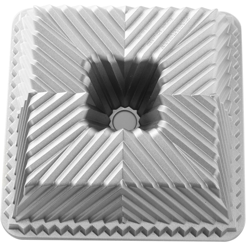 Se Nordic Ware Firkantet bundt-bageform ✔ Stort online udvalg i Nordic Ware ✔ Hurtig levering: 1 - 2 Hverdage samt billig fragt - Varenummer: KTO-NW80537 og barcode / Ean: &