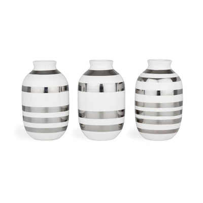 Se Kähler Omaggio vase miniature 3 stk sølv-hvid ✔ Kæmpe udvalg i Kähler ✔ Hurtig levering: 1 - 2 Hverdage samt billig fragt - Varenummer: NDN-17862-05 og barcode / Ean: '5703779153506 på lager - Udsalg på Home & Garden - Decor - Vases Spar op til 66% - Over 1354 kendte brands på udsalg