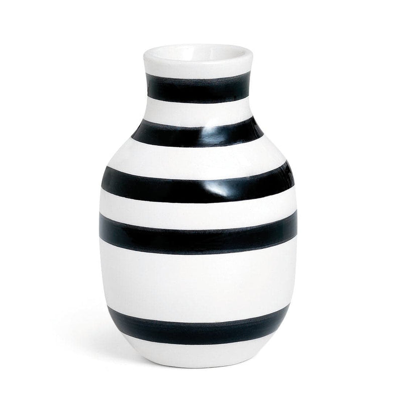 Se Kähler Omaggio vase lille sort ✔ Kæmpe udvalg i Kähler ✔ Hurtig levering: 1 - 2 Hverdage samt billig fragt - Varenummer: NDN-17863-01 og barcode / Ean: &
