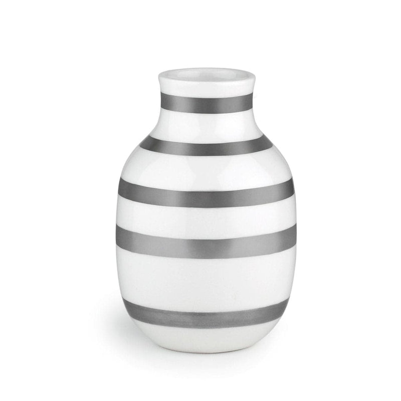 Se Kähler Omaggio vase sølv lille ✔ Kæmpe udvalg i Kähler ✔ Hurtig levering: 1 - 2 Hverdage samt billig fragt - Varenummer: NDN-22363-01 og barcode / Ean: &