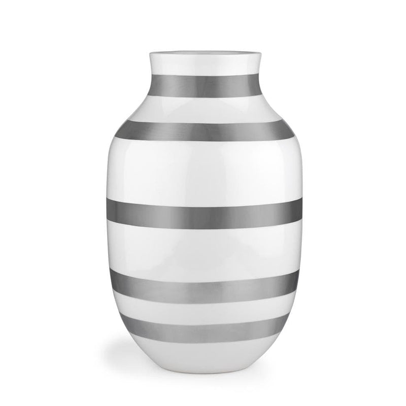 Se Kähler Omaggio vase sølv stor ✔ Kæmpe udvalg i Kähler ✔ Hurtig levering: 1 - 2 Hverdage samt billig fragt - Varenummer: NDN-22363-03 og barcode / Ean: &