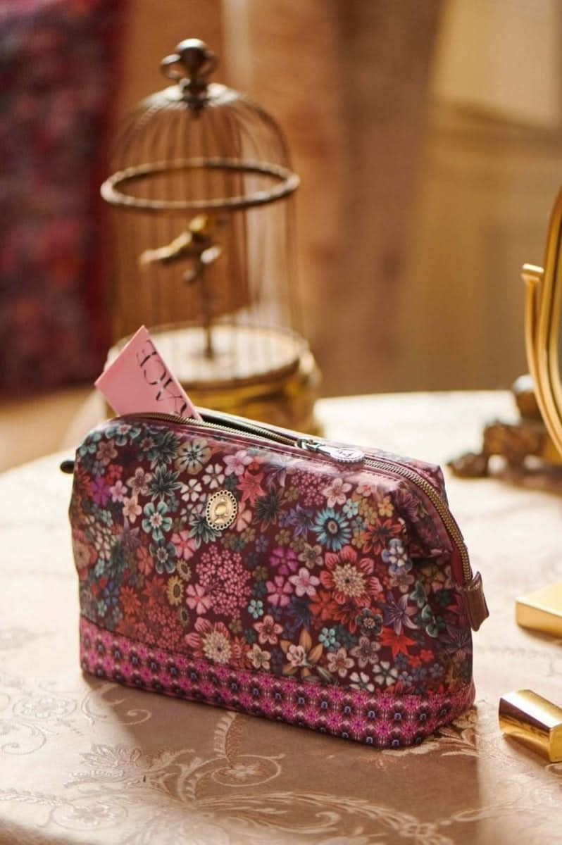 Se tilbud på Cosmetic Purse Medium Tutti i Fiori Pink 22.5x9.5x15cm! Billigt udsalg på Pip Studio. Hurtig levering, 1-2 hverdage. Varenummer: CADEC-51.274.221. Spar op til 63%.