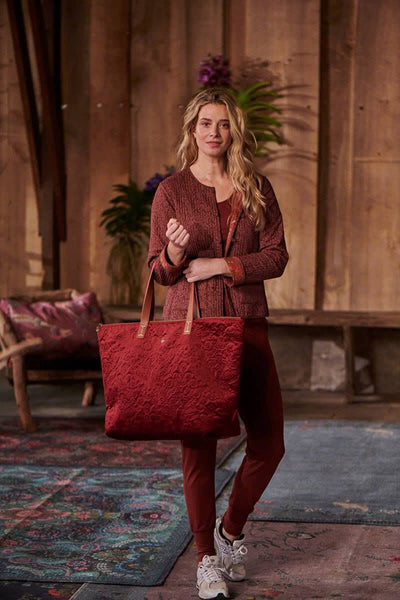 Se tilbud på Tote Bag Velvet Quiltey Days Red 66x20x44cm! Billigt udsalg på Tøj & Accessories. Spar op til 65%. Hurtig levering: 1-2 hverdage.