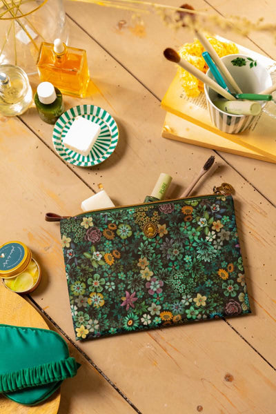 Se Charly Cosmetic Flat Pouch Medium Tutti i Fiori Green 24x15.5x1cm på udsalg! Billig fragt og hurtig levering (1-2 hverdage). Køb nu og spar op til 67%!