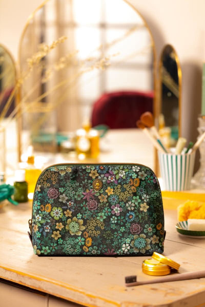 Se Coby Cosmetic Bag Triangle Medium Tutti i Fiori Green 24/17x16.5x8cm på udsalg! Billig fragt og hurtig levering. Køb online nu og spar op til 66%.