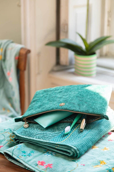 Se tilbud på Cosmetic Flat Pouch Large Velvet Quilted Green 30x22x1cm! Billigt udsalg på Tøj & Accessories. Spar op til 65% på over 785 brands. Hurtig levering: 1-2 hverdage.