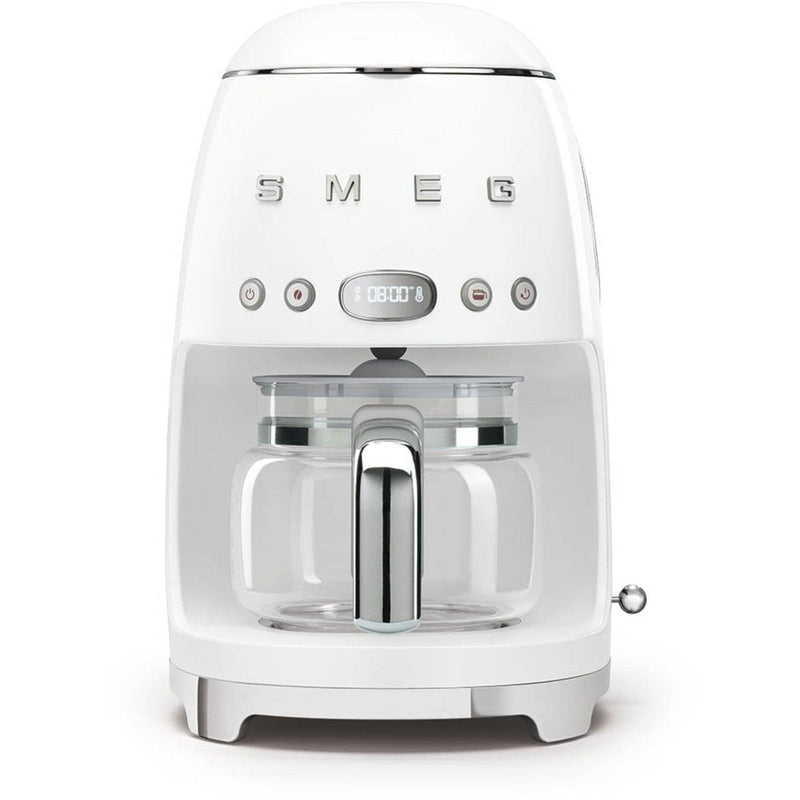 Se Smeg Retro kaffemaskine, DCF02WHEU ✔ Stort online udvalg i Smeg ✔ Hurtig levering: 1 - 2 Hverdage samt billig fragt - Varenummer: KTO-DCF02WHEU og barcode / Ean: &