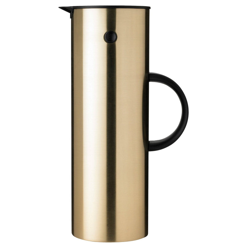 Se Stelton EM77 termokande 1 liter, brushed brass ✔ Kæmpe udvalg i Stelton ✔ Meget billig fragt og hurtig levering: 1 - 2 hverdage - Varenummer: KTO-900-8 og barcode / Ean: &