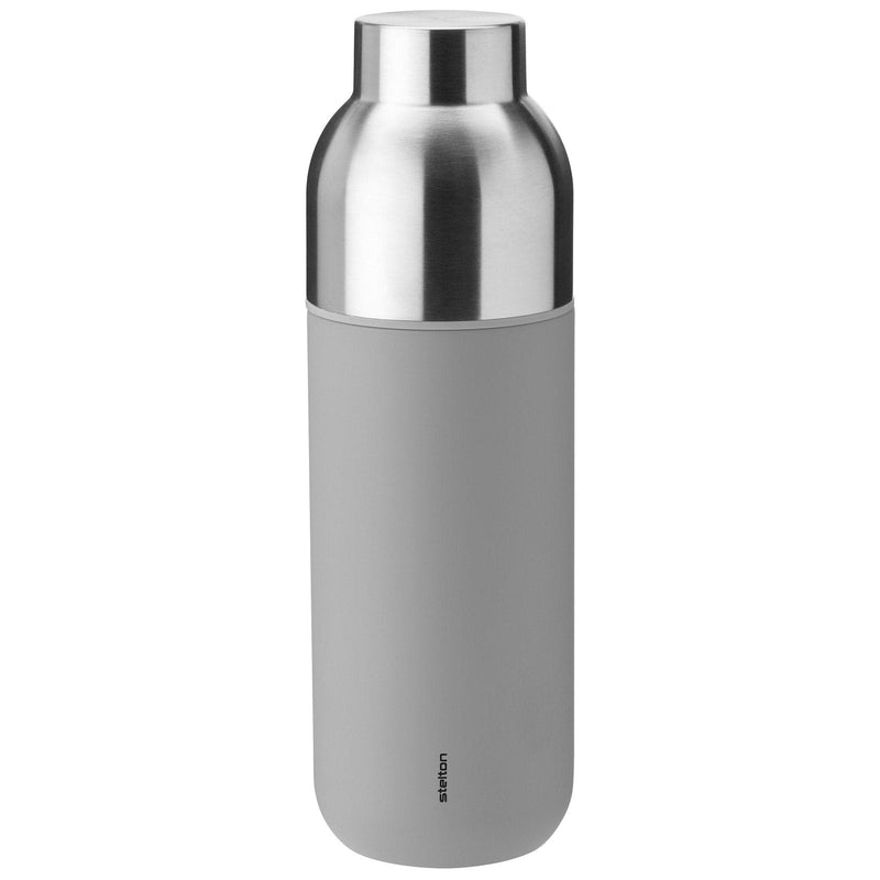 Se Stelton Keep Warm termoflaske 0,75 liter, lysegrå ✔ Kæmpe udvalg i Stelton ✔ Meget billig fragt og hurtig levering: 1 - 2 hverdage - Varenummer: KTO-366-1 og barcode / Ean: &