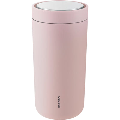 Se Stelton To Go Click Steel termokop 0,4 liter, soft rose ✔ Kæmpe udvalg i Stelton ✔ Meget billig fragt og hurtig levering: 1 - 2 hverdage - Varenummer: KTO-685-36 og barcode / Ean: '5709846028234 på lager - Udsalg på Termokop Spar op til 51% - Over 1312 kendte brands på udsalg