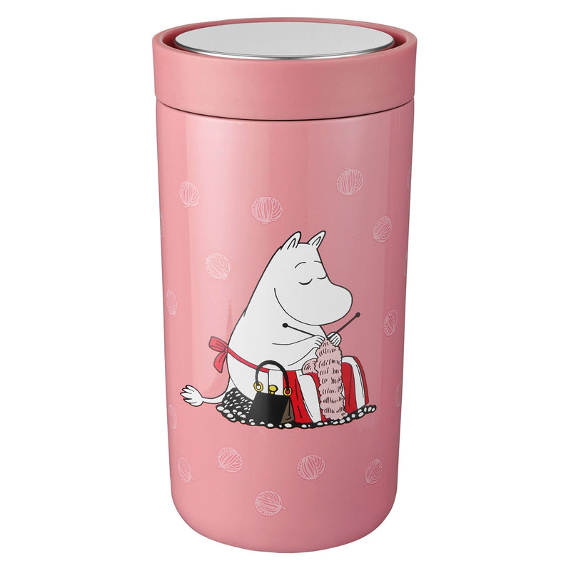 Se Stelton To Go Click termokop 0,2 liter, moomin knitting ✔ Kæmpe udvalg i Stelton ✔ Hurtig levering: 1 - 2 Hverdage samt billig fragt - Varenummer: KTO-1370-11 og barcode / Ean: &