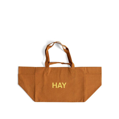 Se HAY Weekend bag taske toffee ❤ Kæmpe udvalg i HAY ❤ Hurtig levering: 1 - 2 Hverdage samt billig fragt - Varenummer: NDN-556174-01 og barcode / Ean: '5710441351443 på lager - Udsalg på Furniture - Cabinets & Storage Spar op til 57% - Over 1300 kendte brands på udsalg