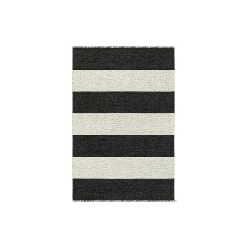 Se Kasthall Wide Stripe Icon tæppe Midnight black 554, 240x165 cm ❤ Kæmpe udvalg i Kasthall ❤ Hurtig levering: 1 - 2 Hverdage samt billig fragt - Varenummer: NDN-558866-01 og barcode / Ean: &