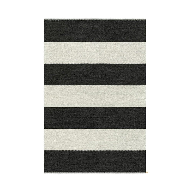 Se Kasthall Wide Stripe Icon tæppe Midnight black 554, 300x200 cm ❤ Kæmpe udvalg i Kasthall ❤ Hurtig levering: 1 - 2 Hverdage samt billig fragt - Varenummer: NDN-558880-01 og barcode / Ean: &