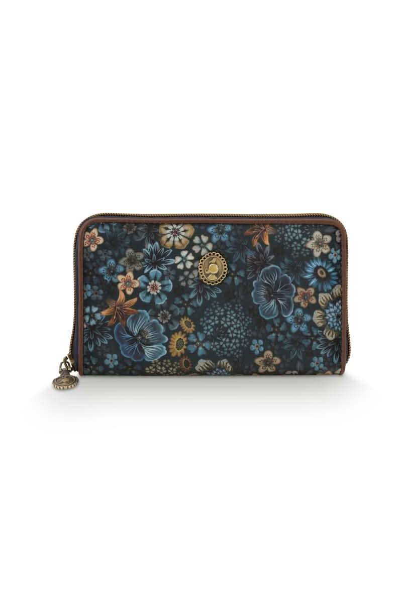 Se billigt tilbud på Wallet Tutti i Fiori Blue 18x11x3cm! Udsalg på Pip Studio - Køb nu! Hurtig levering, billig fragt. Varenummer: CADEC-51.273.349. Spar op til 52%.